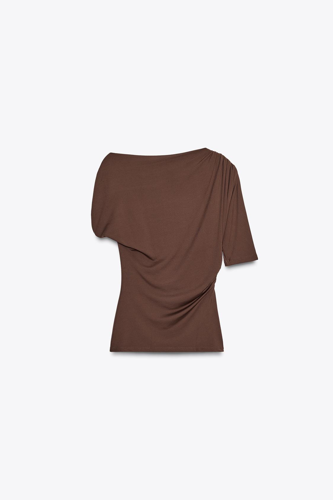 ASYMMETRIC TOP WITH METAL APPLIQUÉ
