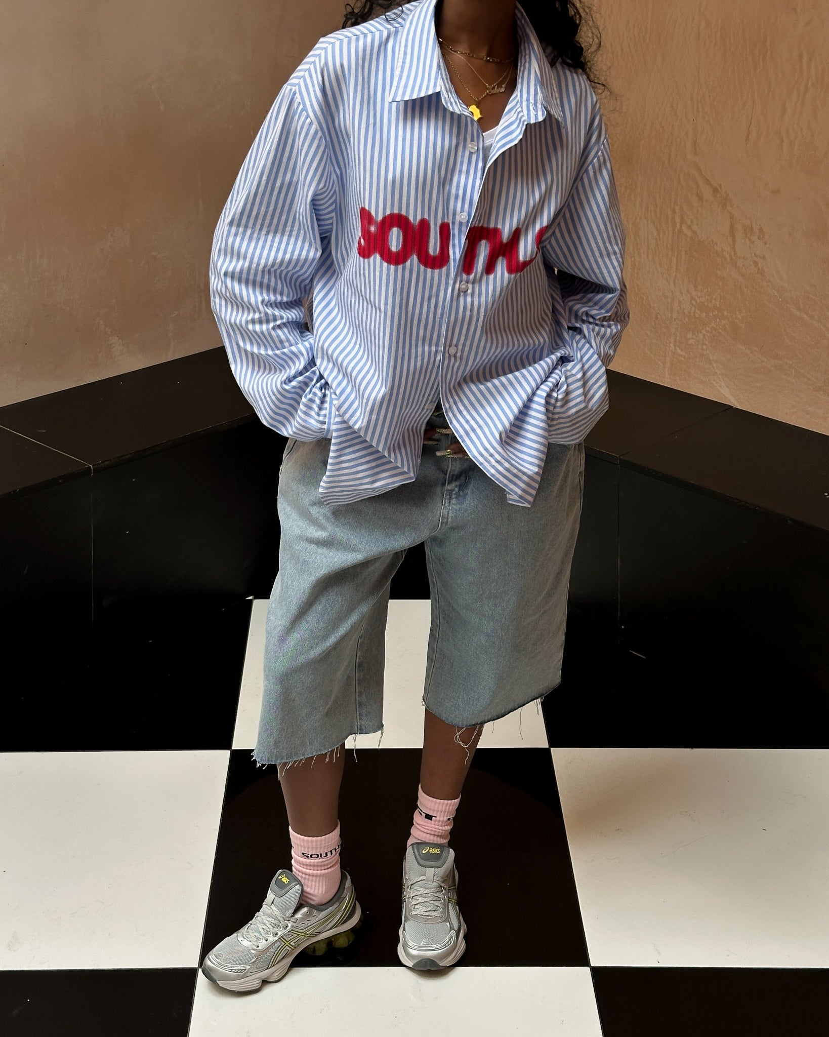 PIN STRIPE LOGO SHIRT